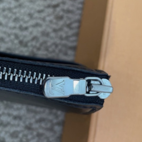 Louis Vuitton Epi Pochette Black Leather Silver Hardware - Picture 9 of 12